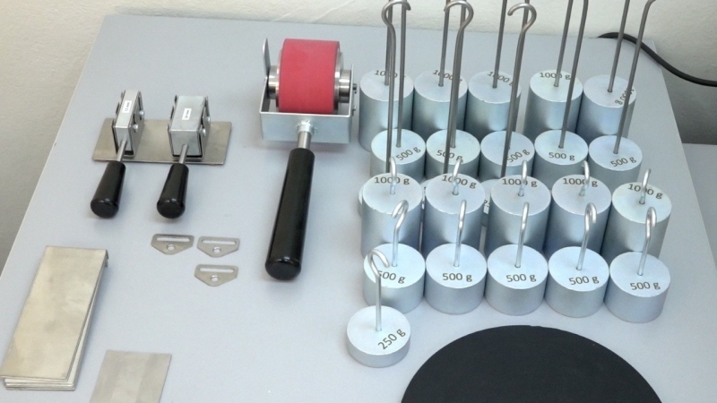 TEST EQUIPMENT FOR DETERMINATION OF STATIC SLIDING ADHESION IN ADHESIVE BANDS DVT BSK ET